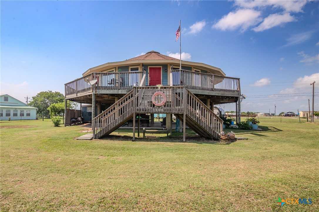 photo 2: 1504 W Saint Louis Avenue, Seadrift TX 77983