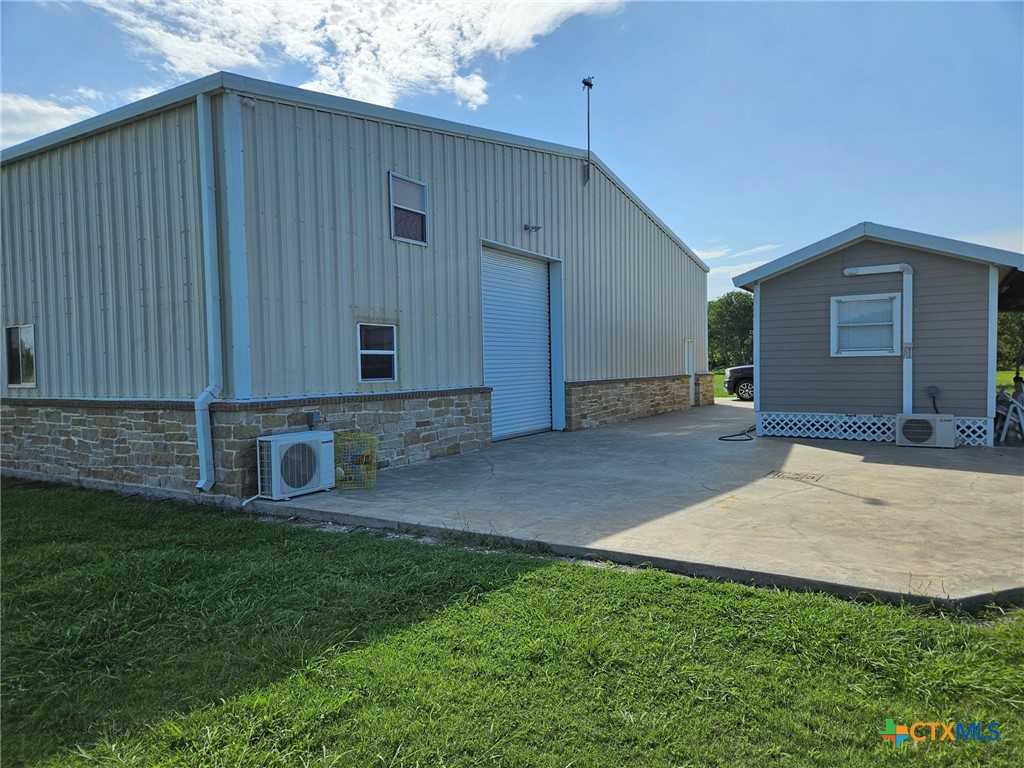 photo 2: 1120 S Virginia Street, Port Lavaca TX 77979