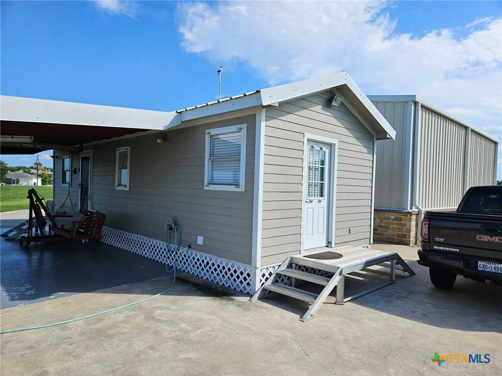 photo 3: 1120 S Virginia Street, Port Lavaca TX 77979