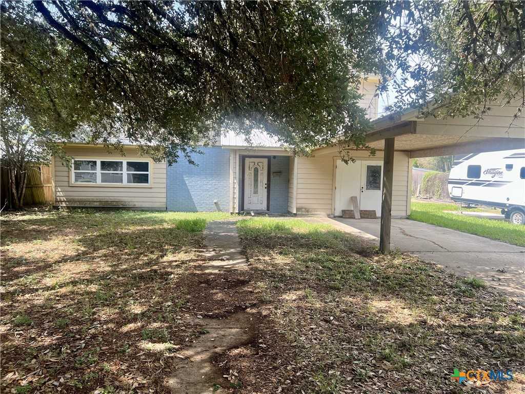 photo 2: 305 E Second Street, Cuero TX 77954