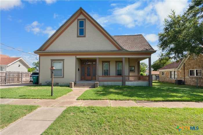 photo 1: 1409 E Leon Street, Gatesville TX 76528