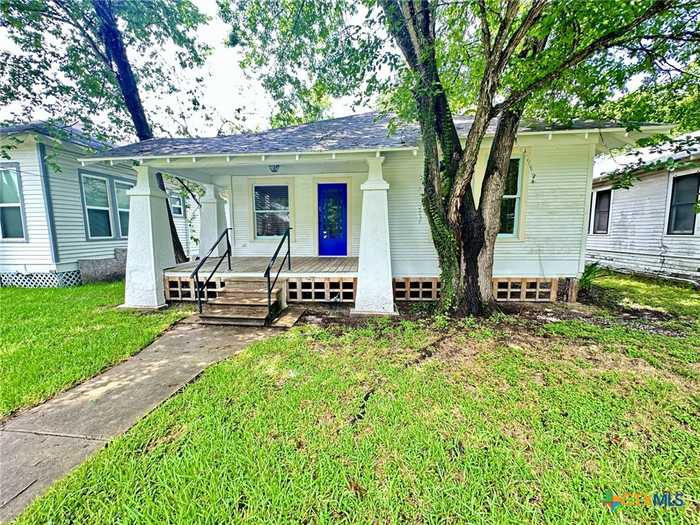 photo 1: 404 E Live Oak Street, Cuero TX 77954