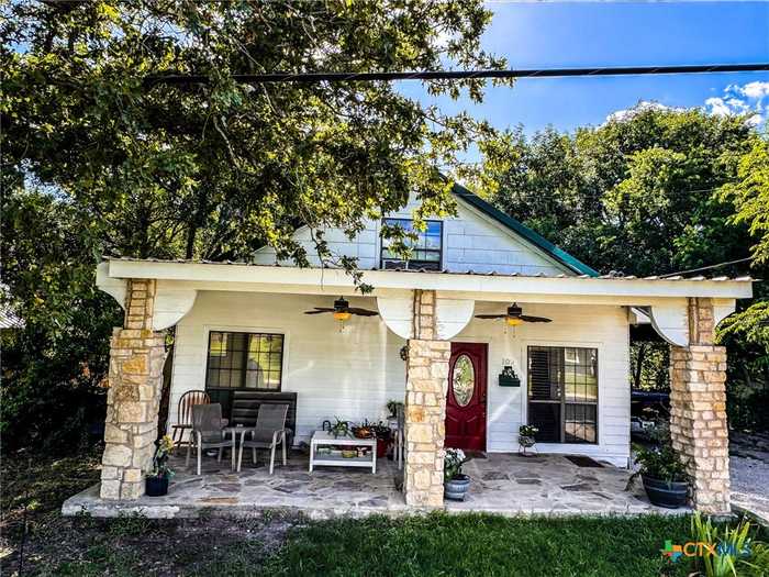 photo 1: 109 N Lovers Lane, Gatesville TX 76528