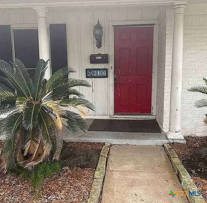 photo 2: 2406 Bon Aire Avenue, Victoria TX 77901