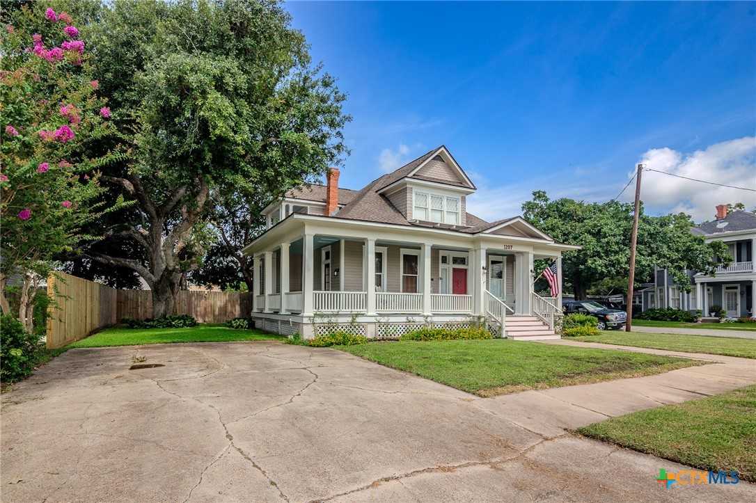 photo 2: 1207 N Bridge Street, Victoria TX 77901