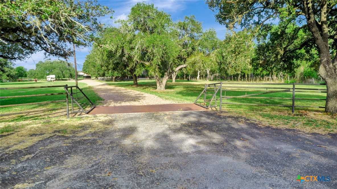 photo 3: 371 Old Gonzales Road, Cuero TX 77954