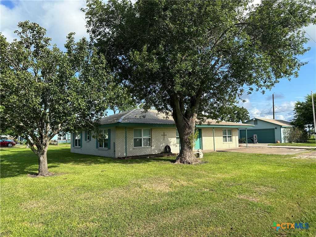 photo 2: 104 S 7th Street, Seadrift TX 77983