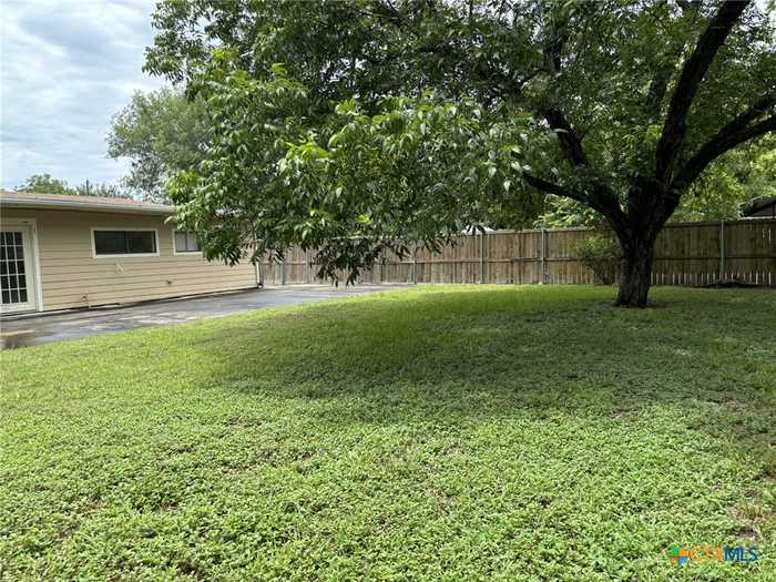 photo 2: 1702 E Park Avenue, Victoria TX 77901