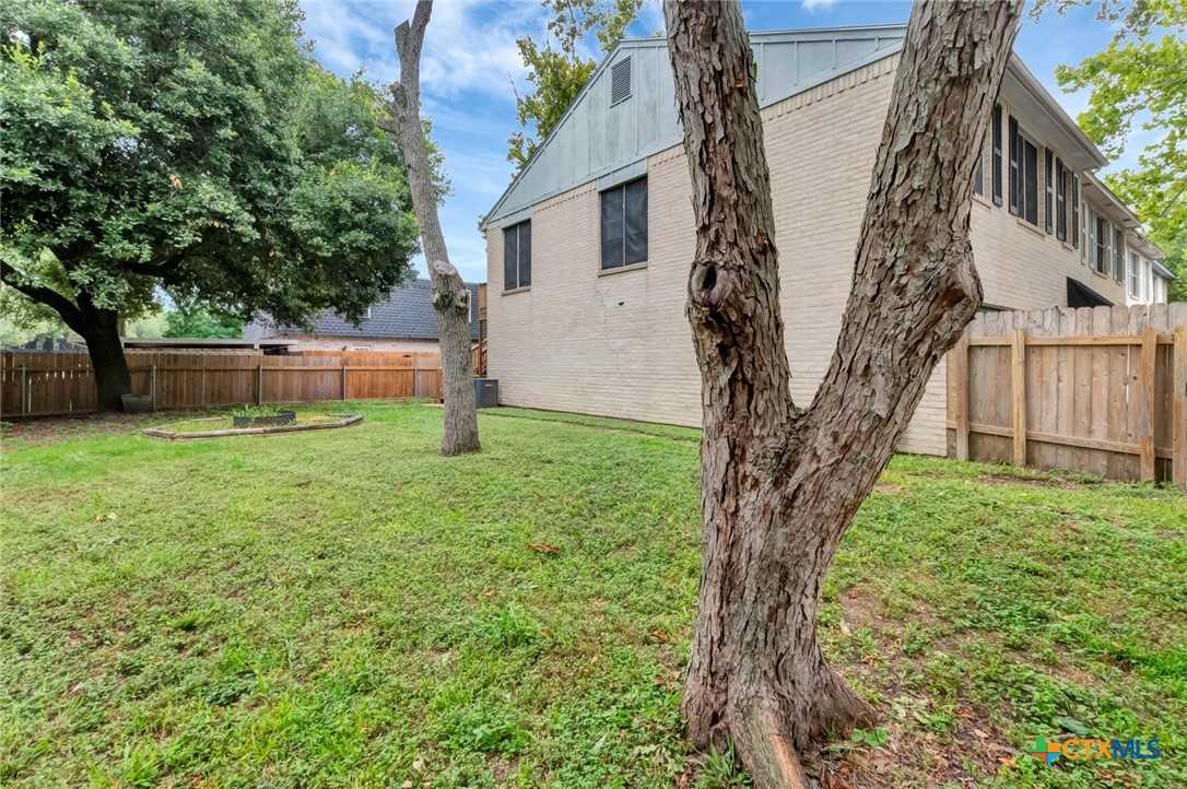 photo 3: 204 Westwood Drive Unit A, Victoria TX 77901