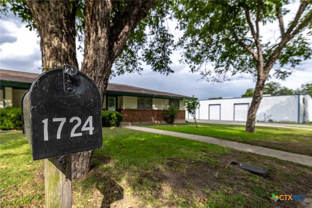 photo 2: 1724 Hickston Street, Gonzales TX 78629