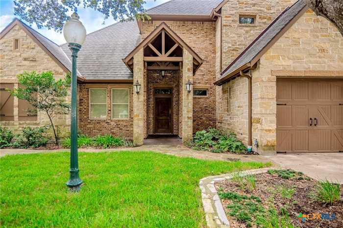 photo 1: 20 Cotswold Ln, Victoria TX 77904