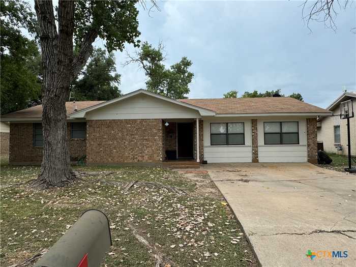 photo 1: 1400 Baldridge Drive, Gatesville TX 76528