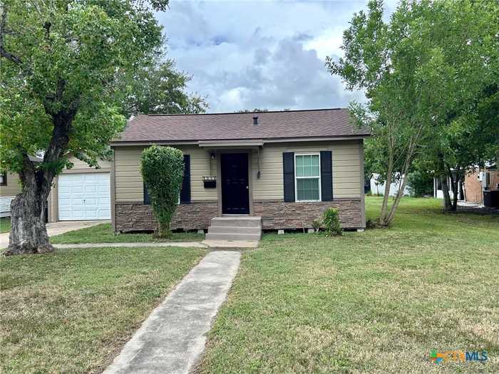 photo 1: 306 Magnolia Avenue, Victoria TX 77901