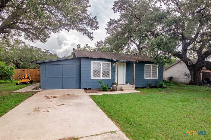 photo 2: 538 W Oak Street, Goliad TX 77963