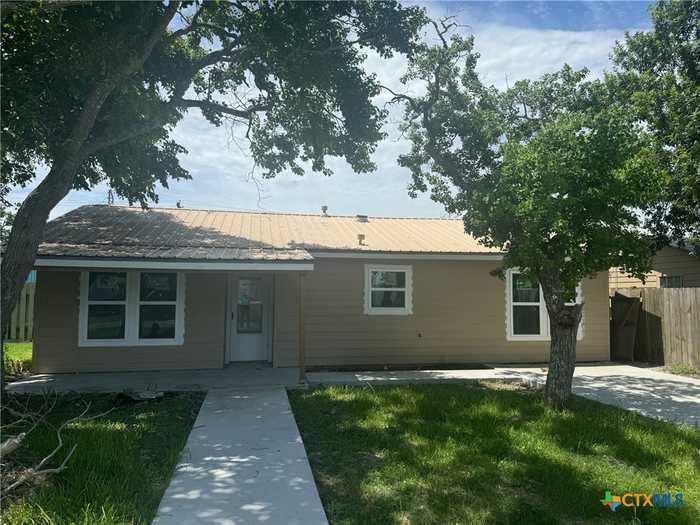 photo 1: 809 W Saint Louis Avenue, Seadrift TX 77983