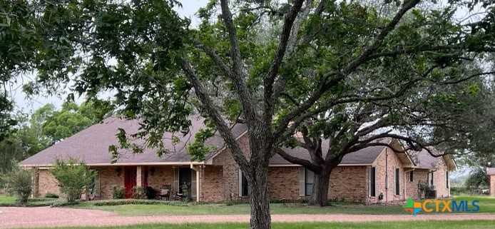 photo 2: 1613 County Road 315, Yoakum TX 77995