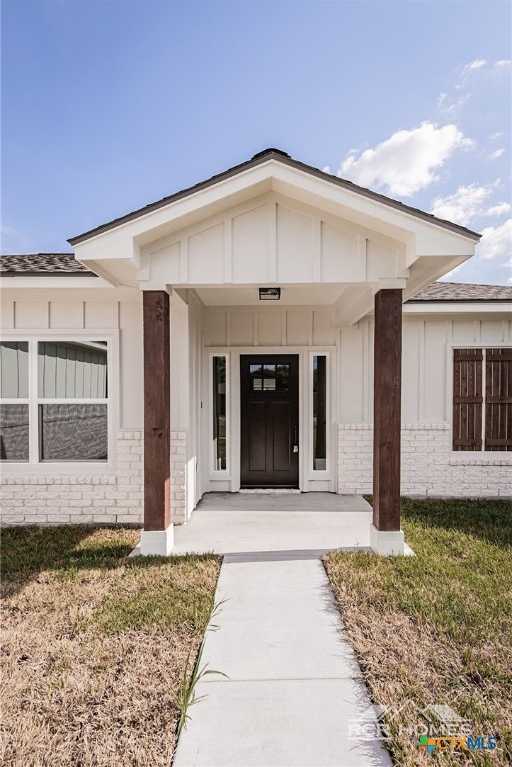 photo 2: 301 Turkey Lane, Victoria TX 77905