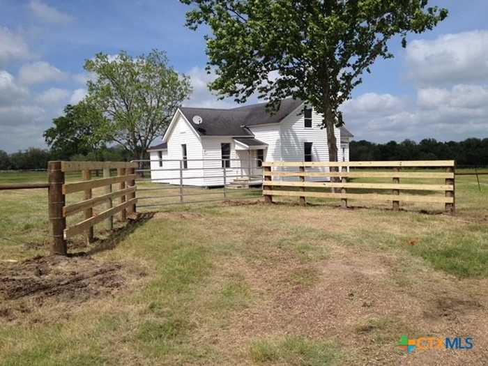 photo 1: 996 County Road 307, Yoakum TX 77995