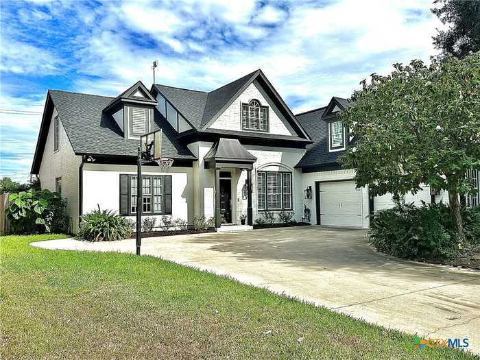 photo 2: 106 Wade Drive, Victoria TX 77904