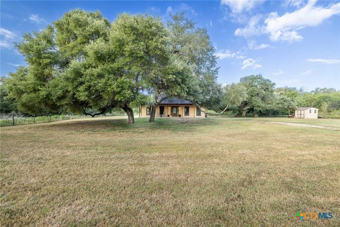 photo 3: 523 County Road 201, Gonzales TX 78629