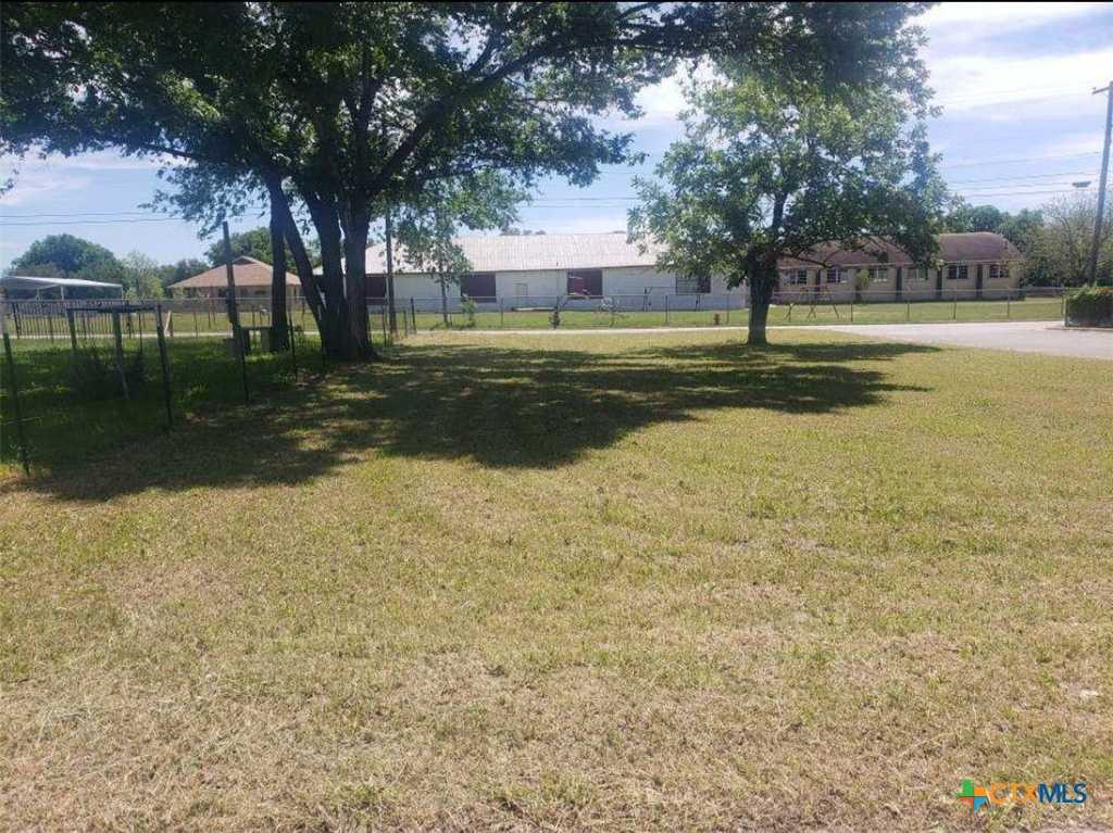 photo 1: 800 Hastings Street, Gonzales TX 78629