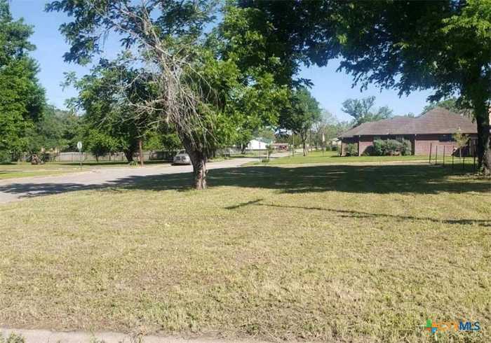 photo 2: 800 Hastings Street, Gonzales TX 78629