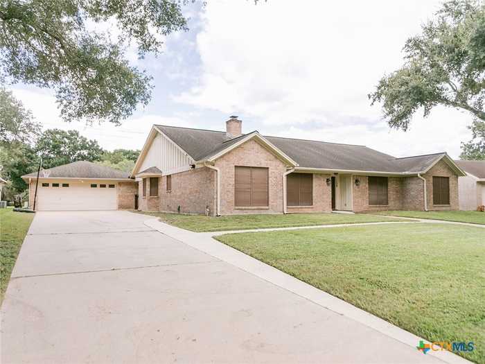 photo 2: 108 Woodglenn Drive, Victoria TX 77904