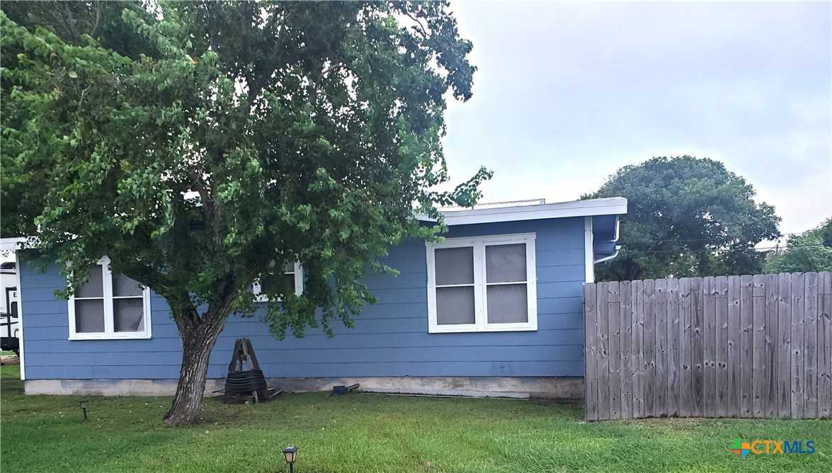 photo 3: 802 W Washington Avenue, Seadrift TX 77983