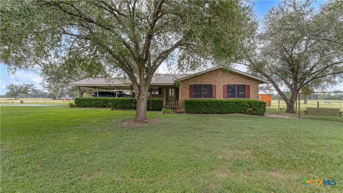 photo 3: 403 Hickey Road, Yoakum TX 77995