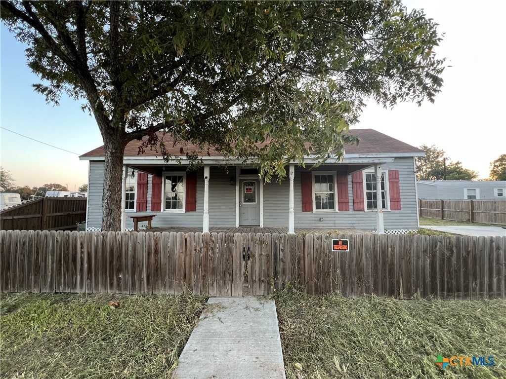 photo 1: 1002 E Commercial Street, Victoria TX 77901