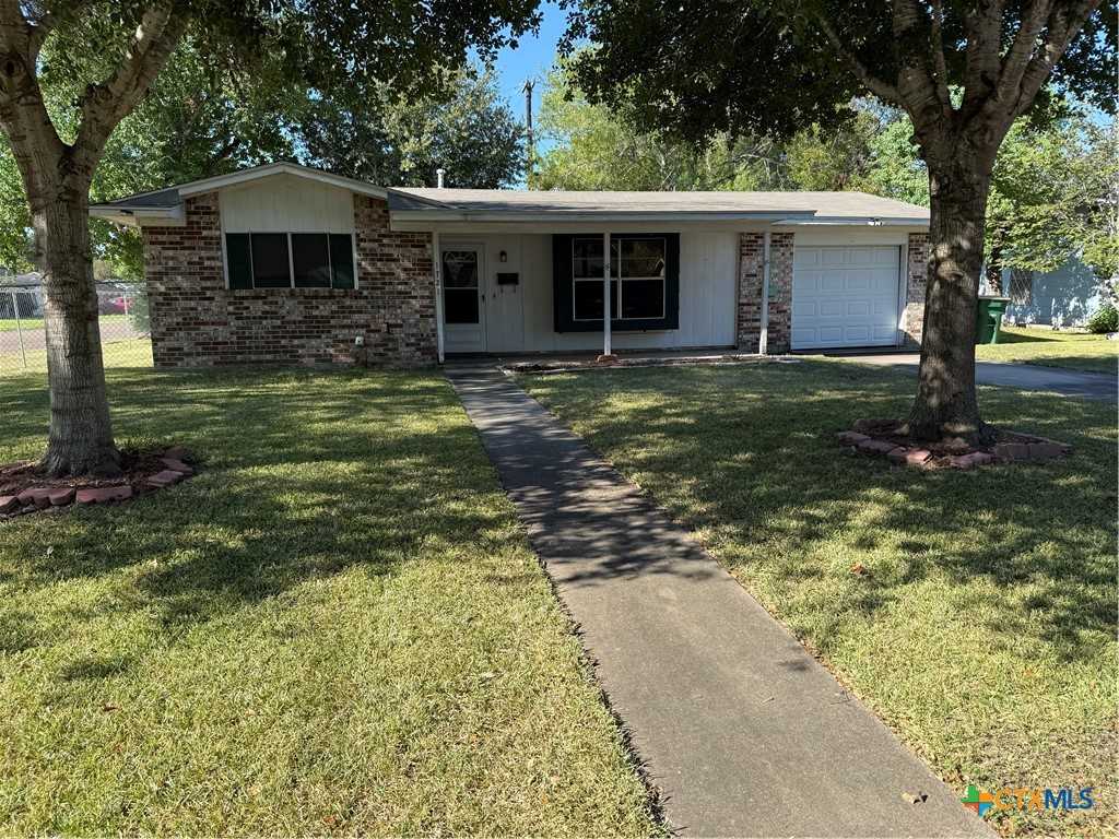 photo 1: 1721 Bonham Drive, Victoria TX 77901