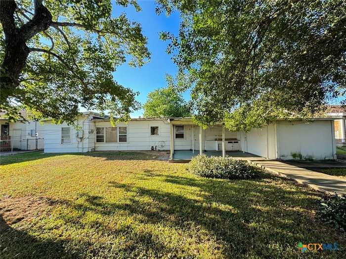 photo 13: 806 E Rosebud Avenue, Victoria TX 77901