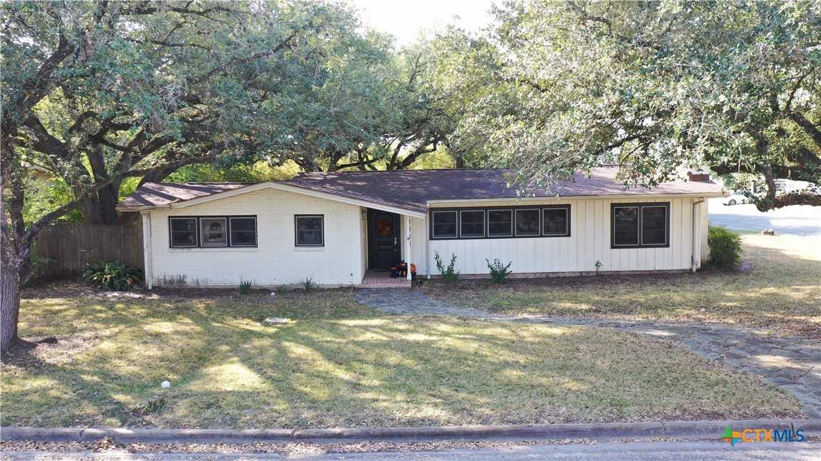 photo 1: 1701 E Virginia Avenue, Victoria TX 77901