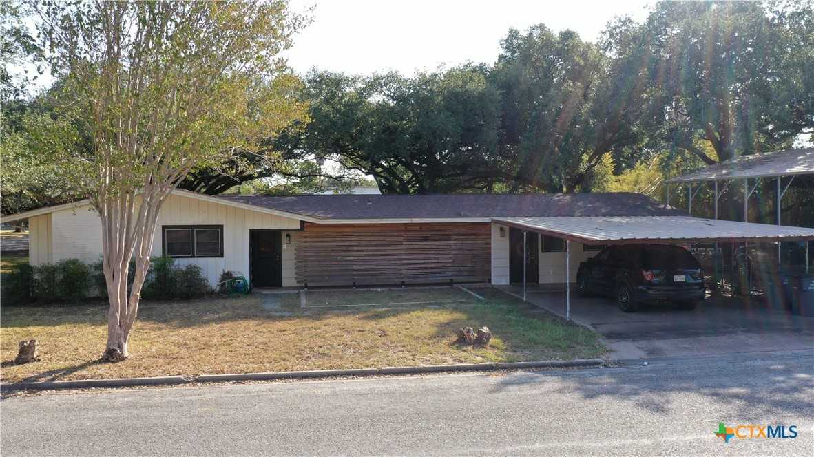 photo 3: 1701 E Virginia Avenue, Victoria TX 77901