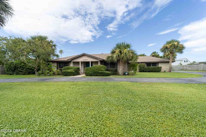 photo 1: 183 University Circle, Ormond Beach FL 32176