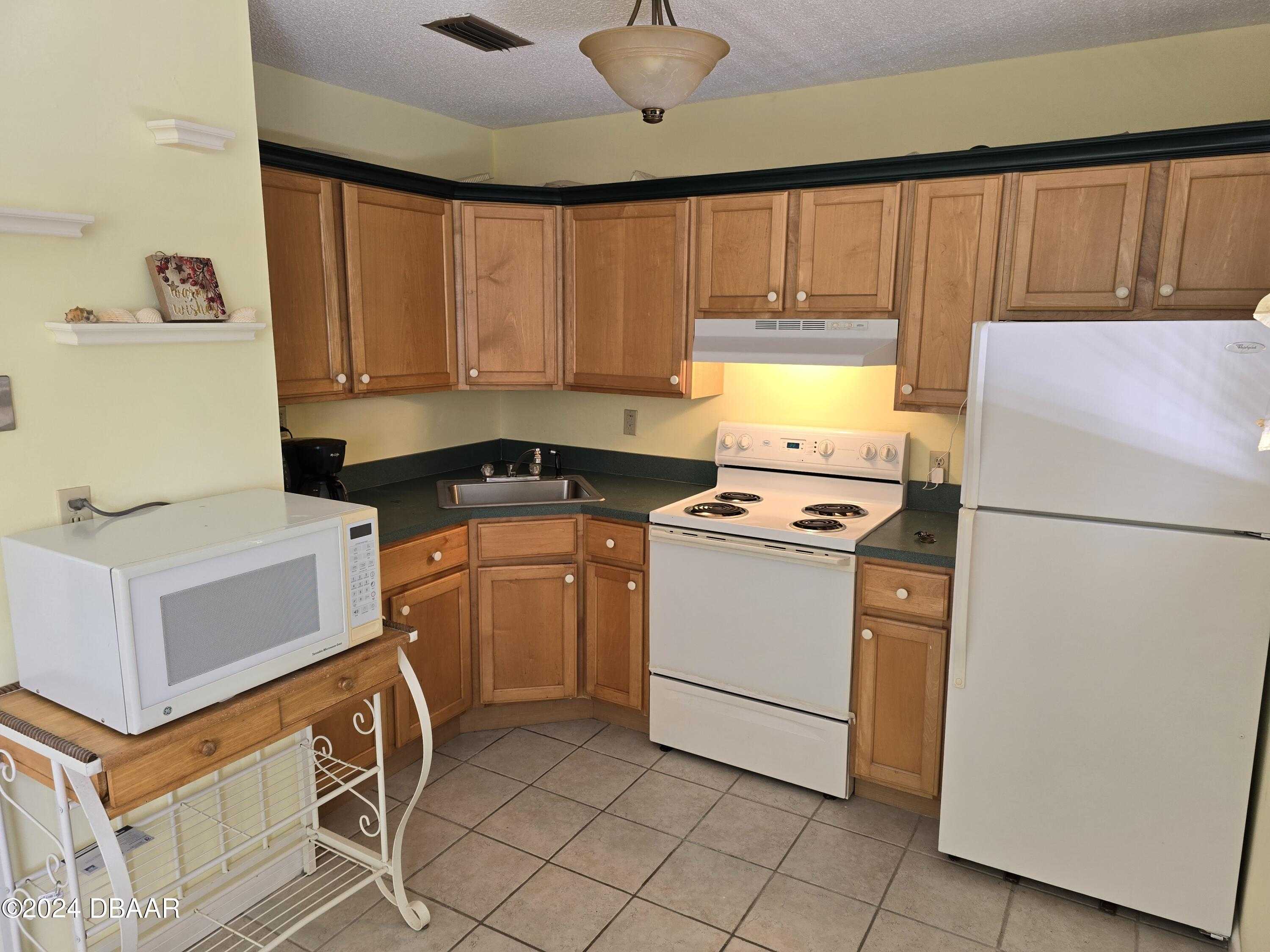 photo 3: 10 Lynnhurst Drive Unit 2020, Ormond Beach FL 32176