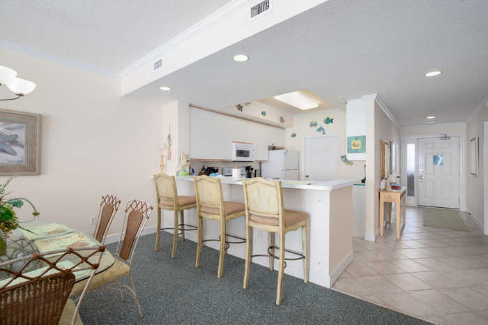 photo 2: 8525 Gulf Boulevard Unit APT 602, Navarre FL 32566