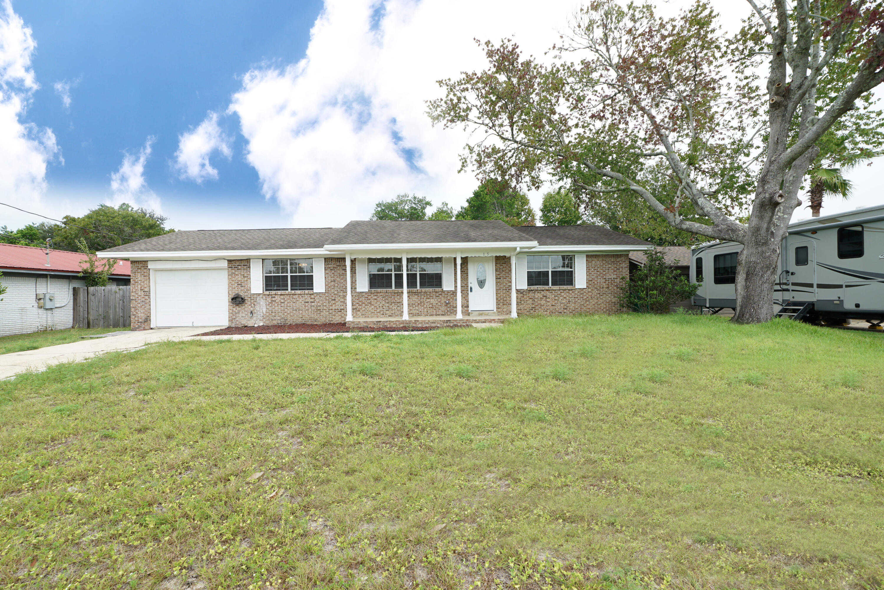 photo 1: 15 Lakeview Drive, Mary Esther FL 32569