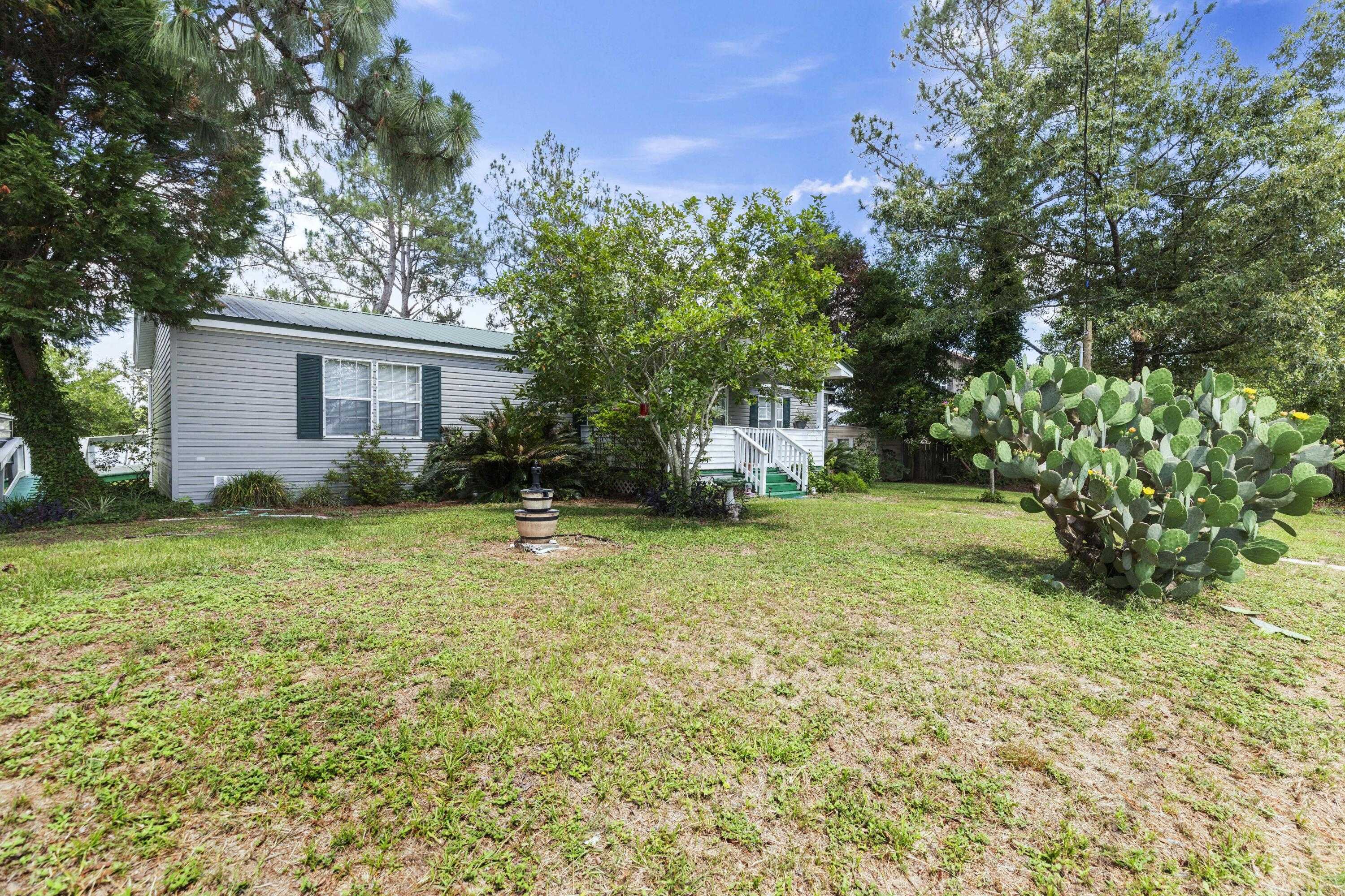 photo 2: 757 Paradise Island Drive, DeFuniak Springs FL 32433