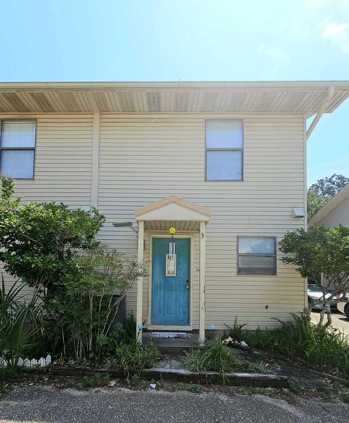 photo 2: 1681 W Highway 98 Unit APT 3, Mary Esther FL 32569