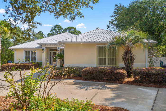 photo 2: 8764 Sand Pine Drive, Navarre FL 32566