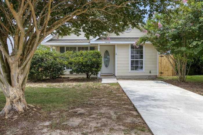 photo 2: 7460 Harvest Village Court, Navarre FL 32566