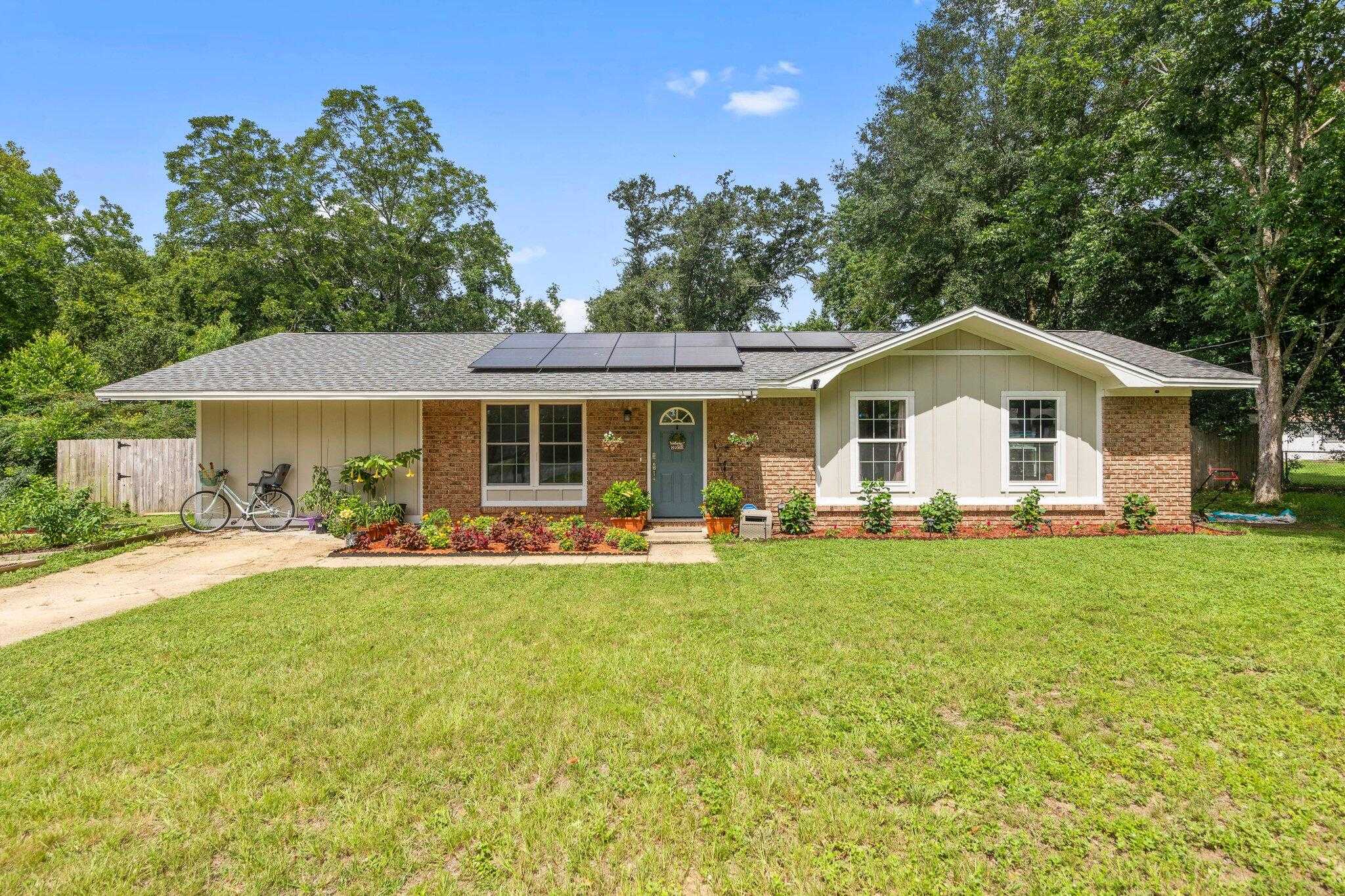 photo 1: 1303 Sunshine Drive, Crestview FL 32539