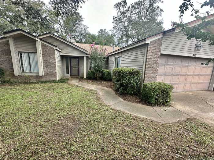 photo 1: 317 Evergreen Avenue, Niceville FL 32578