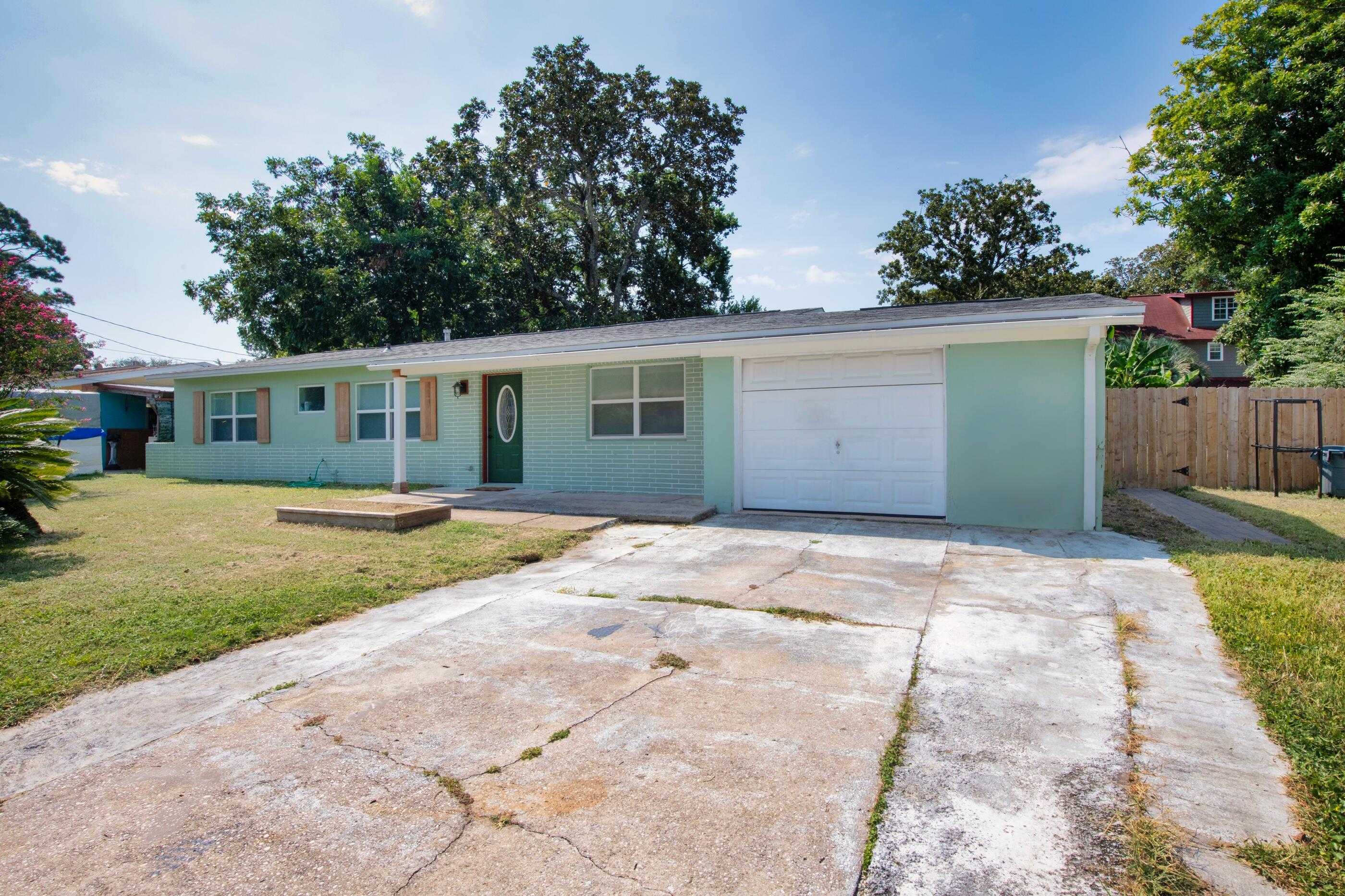 photo 1: 301 S Lorraine Drive, Mary Esther FL 32569