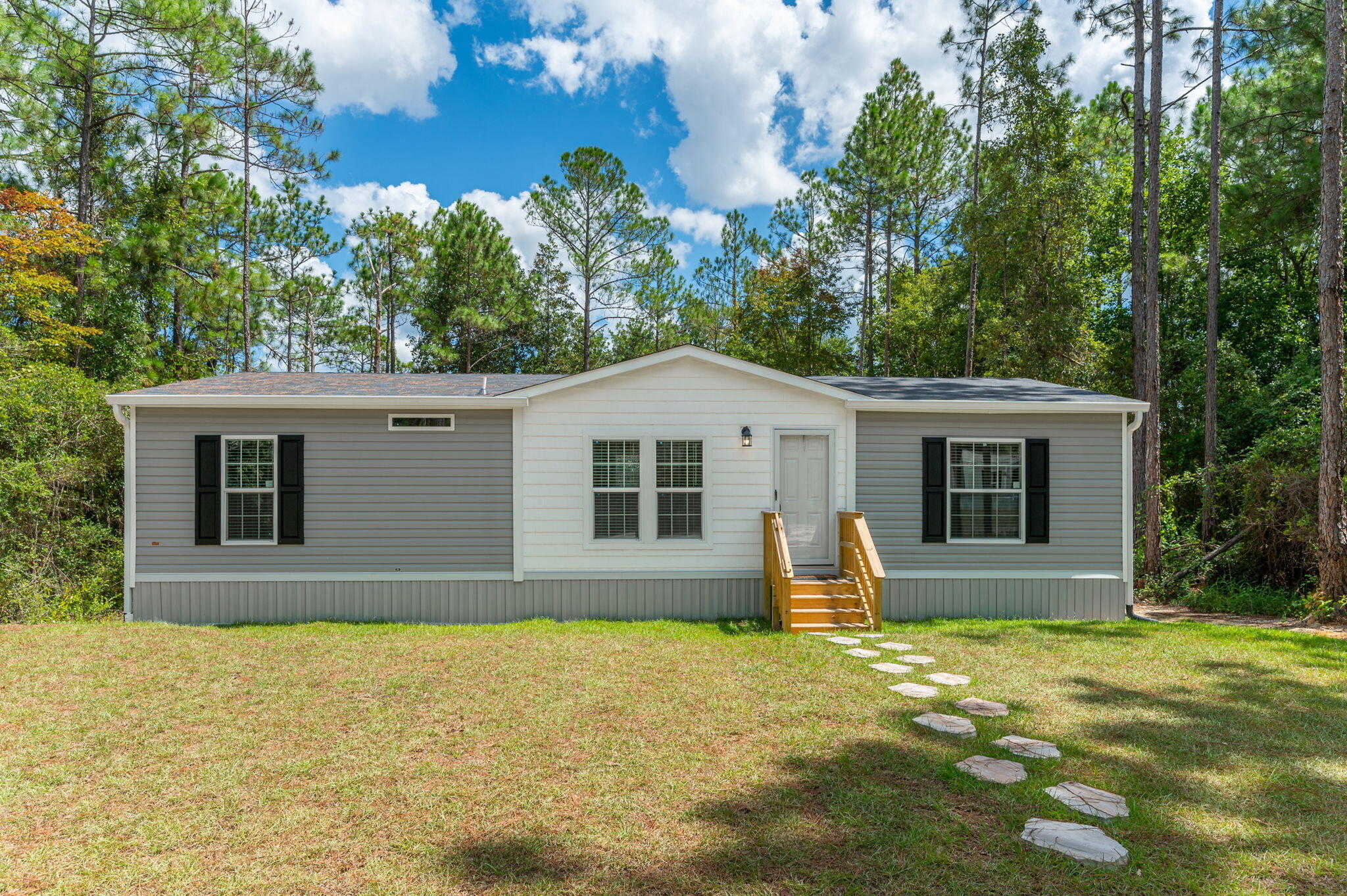 photo 1: 304 E Michaelanglo Road, DeFuniak Springs FL 32433