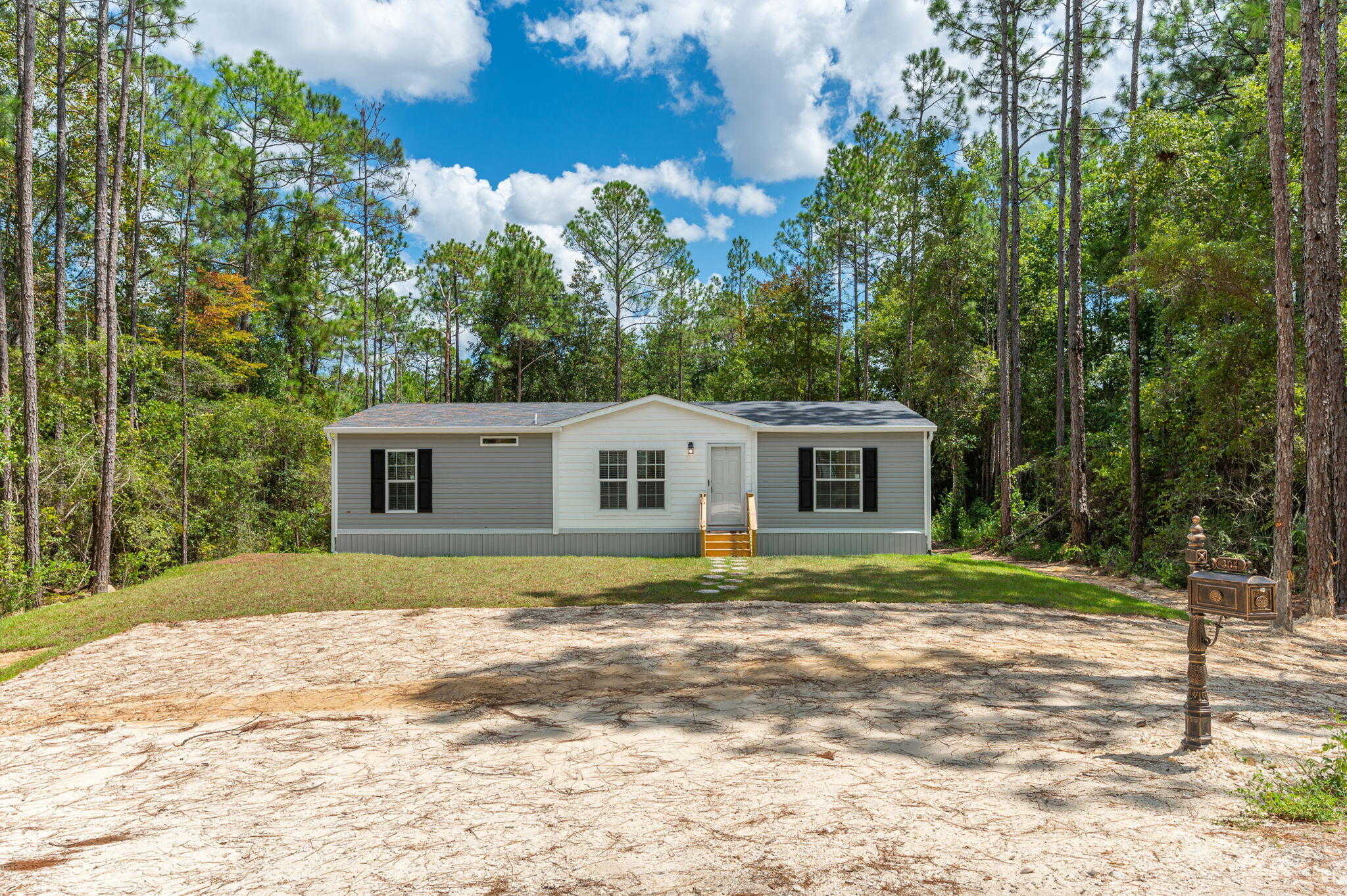 photo 2: 304 E Michaelanglo Road, DeFuniak Springs FL 32433