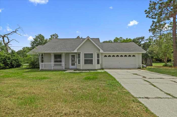 photo 1: 108 W Walker Circle, Crestview FL 32539