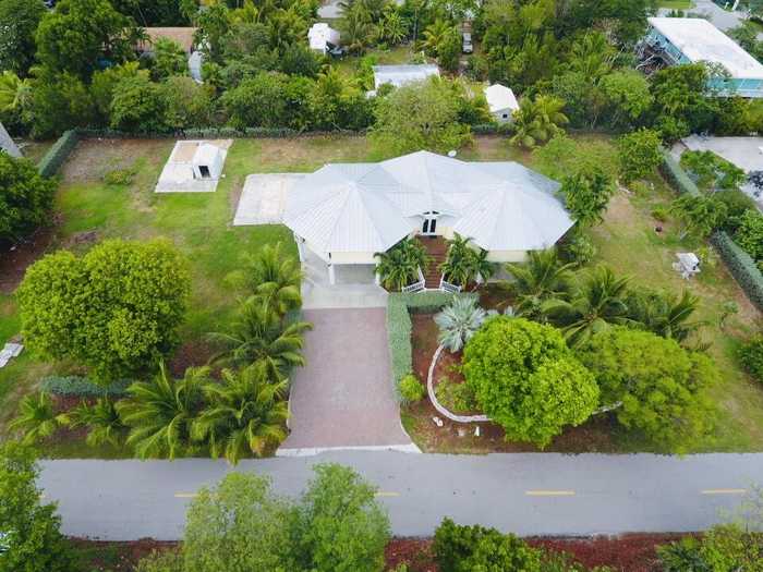 photo 2: 30451 Hibiscus Lane, Big Pine Key FL 33043