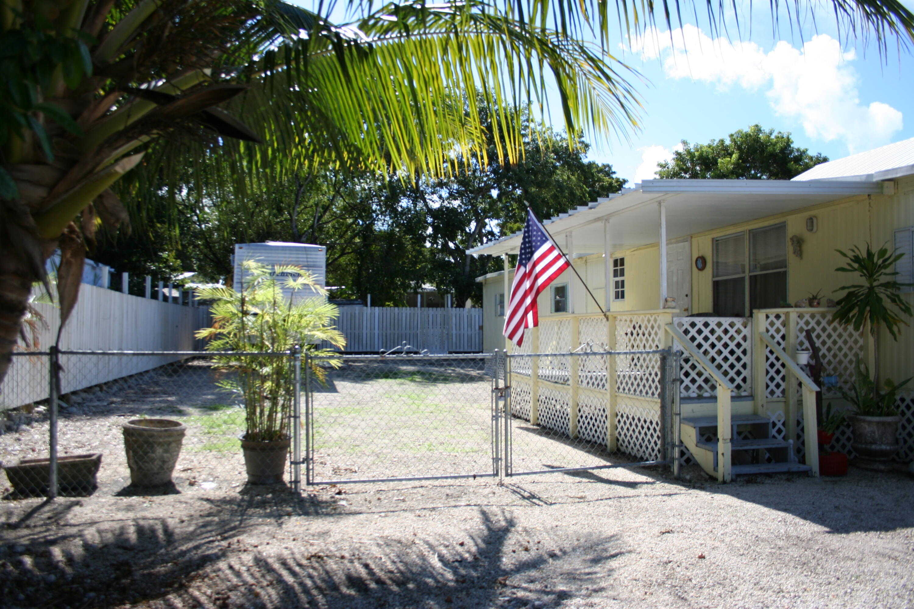 photo 3: 324 Vaca Road, Key Largo FL 33037